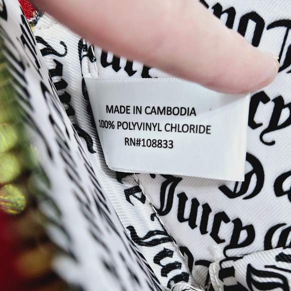 Juicy Couture - Crimson Heart Shaped Keychain Coin Purse - Picture 5 of 11